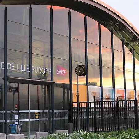 Old - Beautiful House 3 Bdrms 6pers. 아파트 *