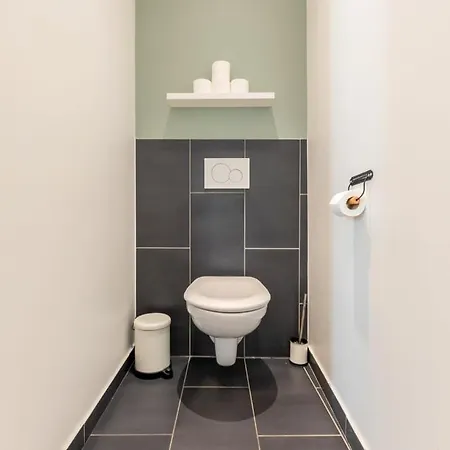 Old - Beautiful House 3 Bdrms 6pers. 아파트