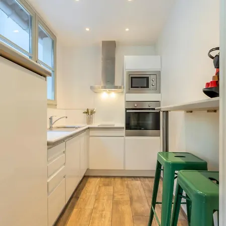 Old - Beautiful House 3 Bdrms 6pers. 아파트