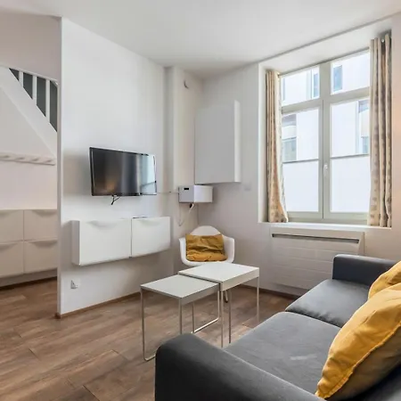 Old - Beautiful House 3 Bdrms 6pers. 아파트 *