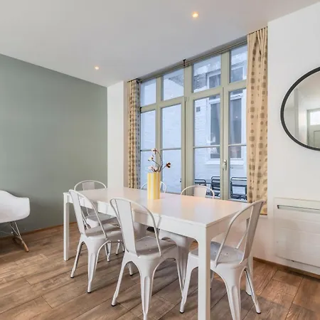 Old - Beautiful House 3 Bdrms 6pers. 아파트