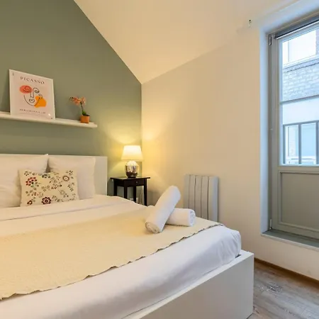 Old - Beautiful House 3 Bdrms 6pers. 아파트 *